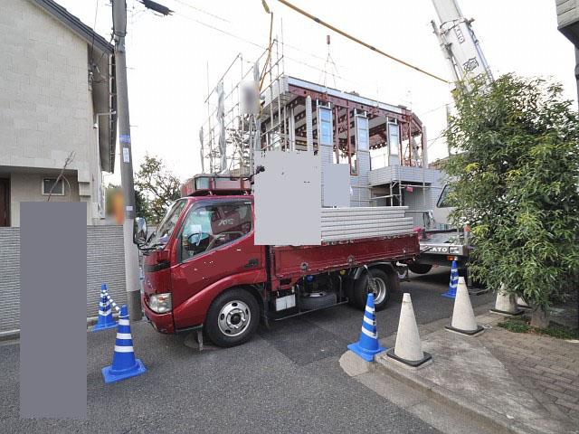 Local photos, including front road. Contact road situation