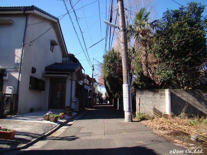 Local photos, including front road. Local (12 May 2013) Shooting