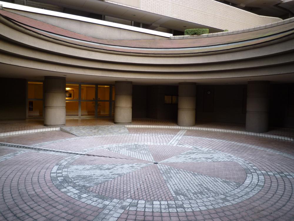 Entrance. Common areas