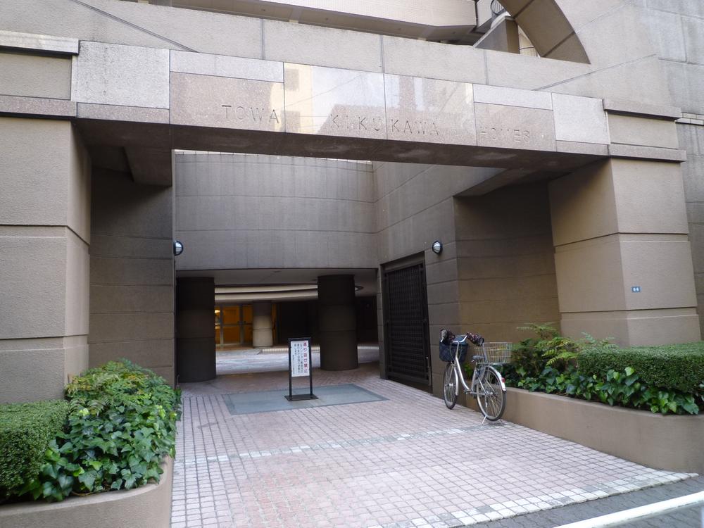 Entrance. Common areas