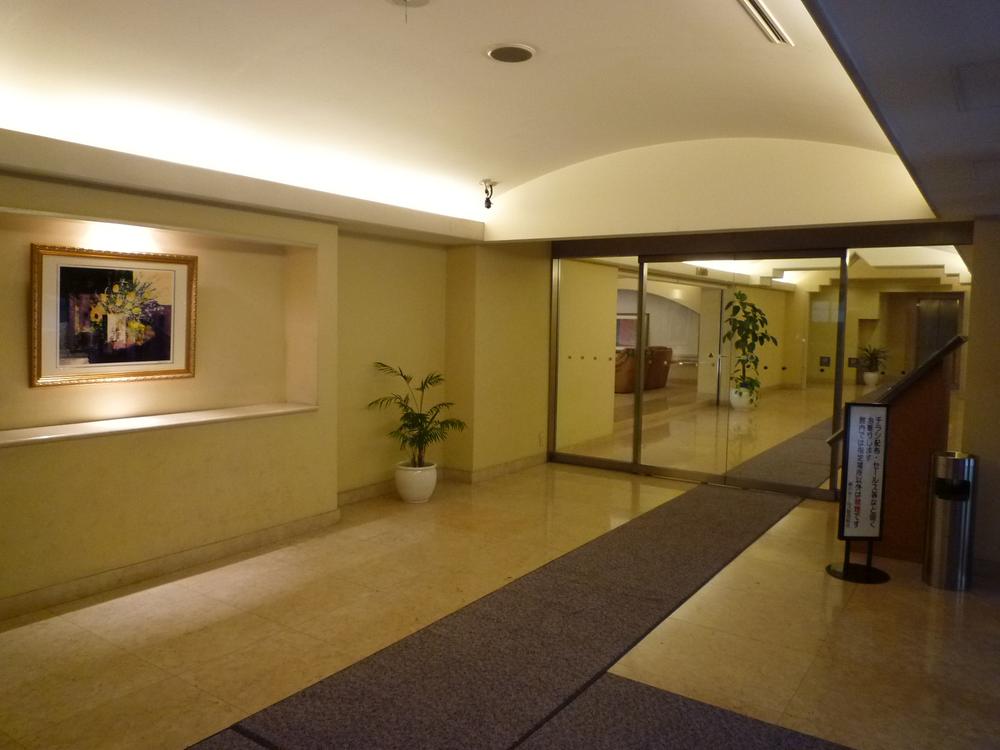 Entrance. Common areas