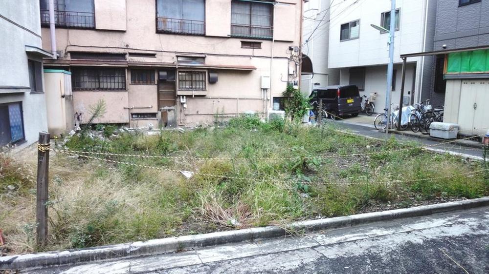 Local photos, including front road. Local (11 May 2013) Shooting