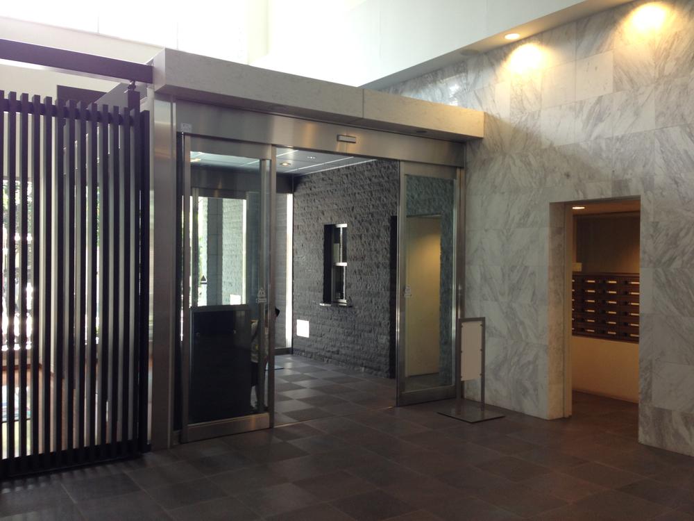 Entrance. Common areas