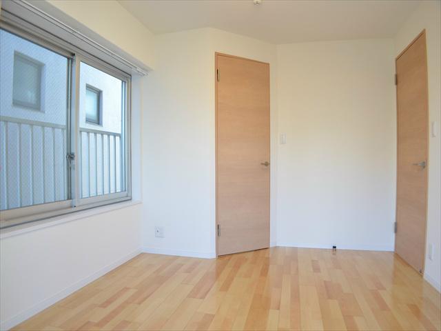 Non-living room. Each room has a window to the ventilation is also good