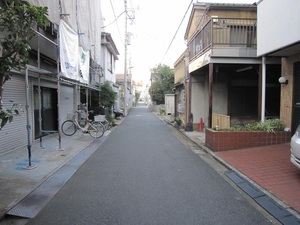 Local photos, including front road. Local (12 May 2013) Shooting