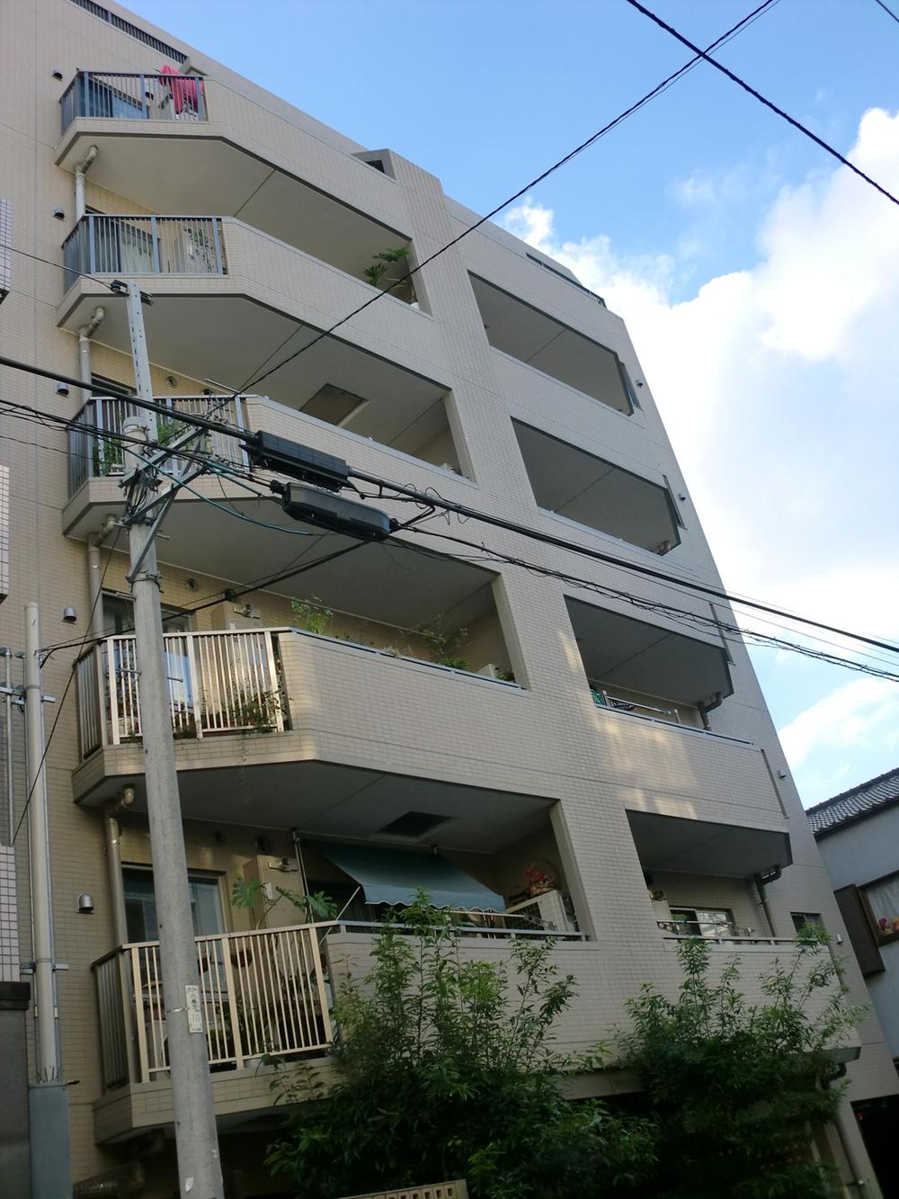 Local appearance photo. Local (10 May 2013) Shooting