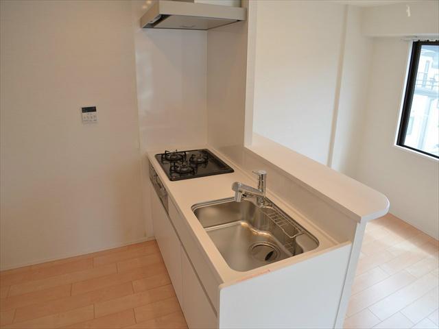 Kitchen. Dishes while watching the living