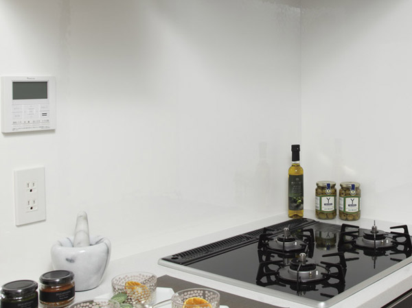 Kitchen.  [Kitchen Panel] Only oil dirt also wipe whip, You can easily clean care.