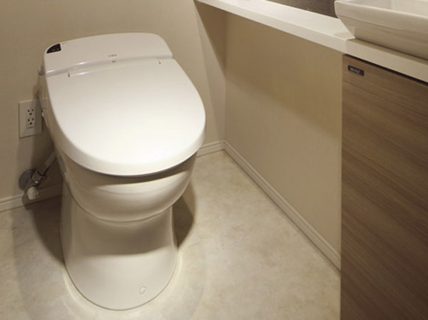 Bathing-wash room.  [Water-saving tankless toilet] ECO6 tankless toilet that greatly reduces the amount of water to be used in comparison with the INAX Corp. conventional. Cleaning is easy.