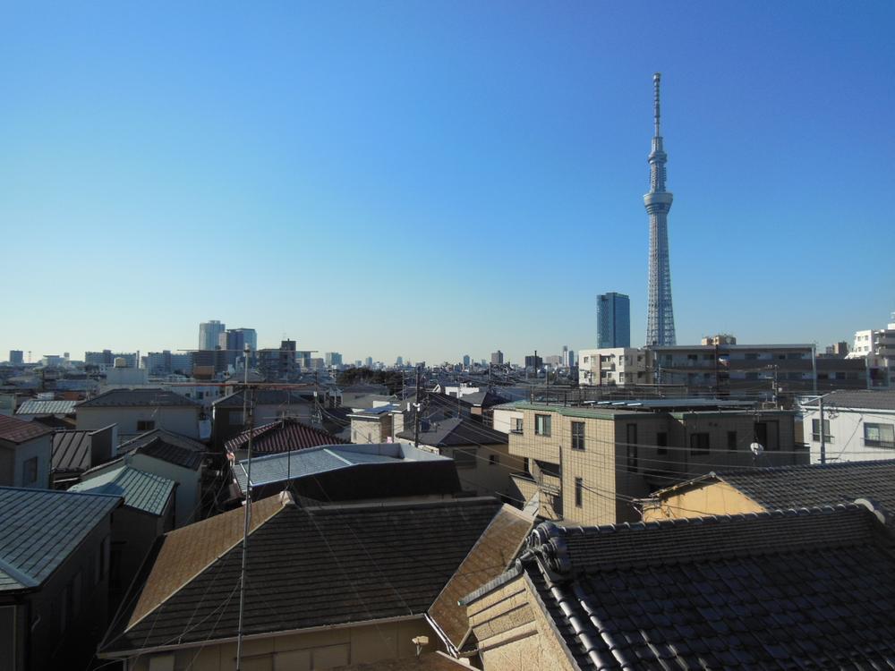 View photos from the dwelling unit. The opening in the front of the many single-family, There is no building to block the view (12 May 2013) Shooting