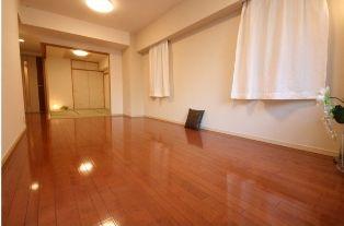 Living. ~ 11 / 29 interior was completed ~  It is LD with a floor heating.  Southwest Corner Room, This room has a feeling of opening of the two-sided balcony.  Pet breeding Allowed is (bylaws have).