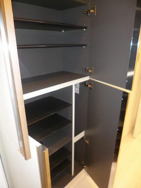 Receipt. There is a shoebox that you can store plenty is at the door.