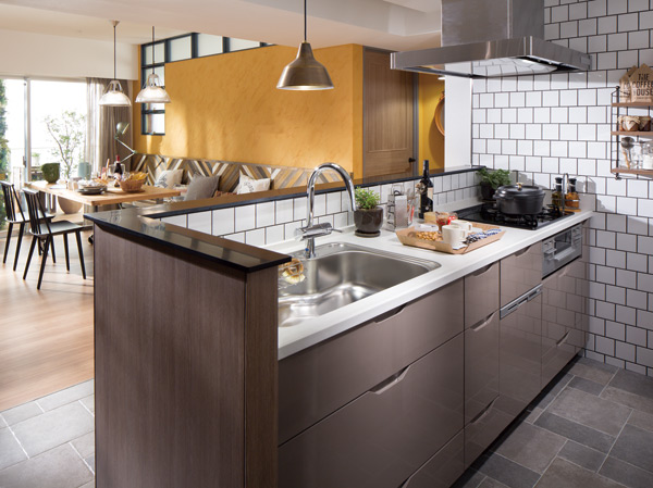 Kitchen.  [Kitchen] The system kitchen, Built-in functional equipment. Also consideration to the storage, Depth wide for spacious cooking you can enjoy.  ※ Indoor Listings ・ Equipment photo was taken the model room F type (September 2013), It contains a custom order system.