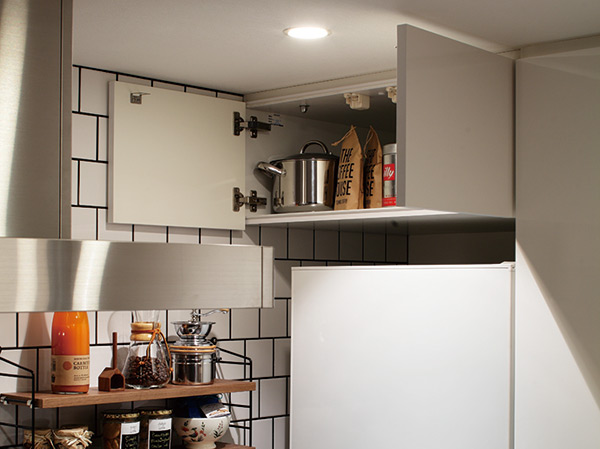 Kitchen.  [Refrigerator on the storage rack] Installing the storage rack at the top of the refrigerator space. In looks stylish, This is useful as a storage space.