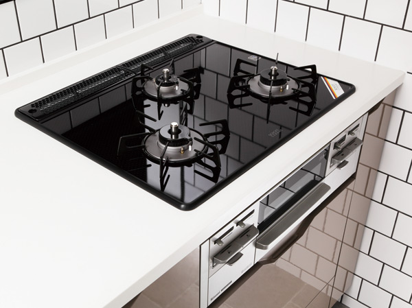 Kitchen.  [Glass top stove (with grill)] Strongly to heat and oil stains, Care is also simple Germany, such as boiling over ・ Adopted Schott glass top. Also, Temperature control function stove ・ Set up a two-sided water without grill.