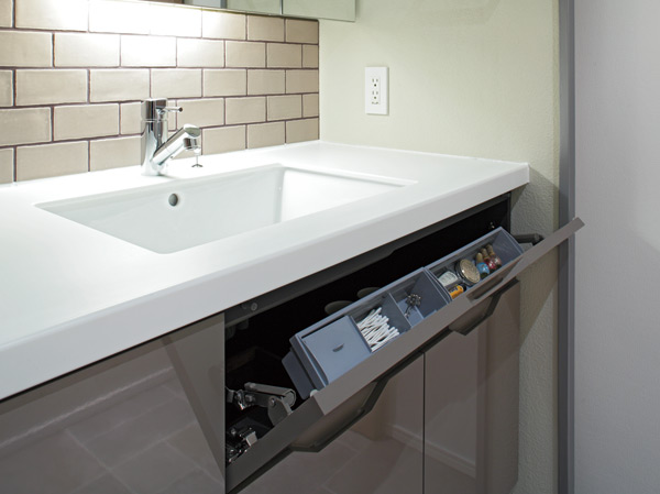 Bathing-wash room.  [Basin front pocket storage] It has established a convenient pocket for storage, such as a fine make-up supplies to use at the time of the makeup.