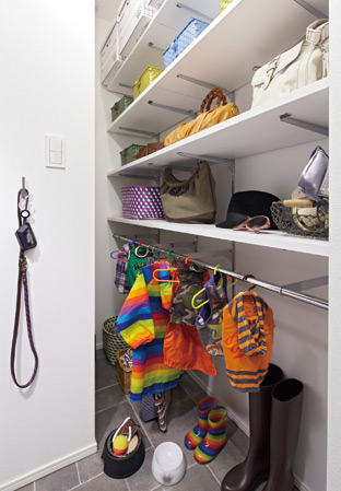 Receipt.  [Large storage] Is in a large storage are also installed electrical outlet, Charging is also possible, such as a cleaning robot or a rechargeable vacuum cleaner.