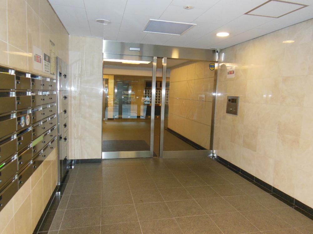 Entrance. Common areas