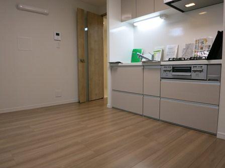 Kitchen. ~ 2013 November new interior renovation completed ~ Water purifier integrated faucets with state-of-the-art facilities of the system Kitchen