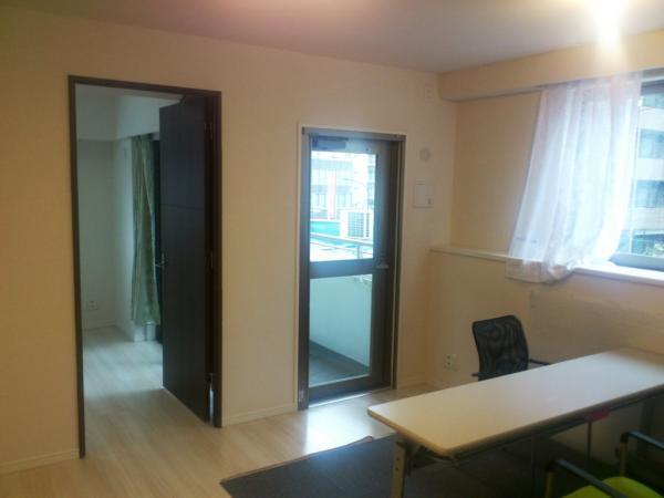 Living. Immediate Available 						 / 							2 along the line more accessible 						 / 							System kitchen 						 / 							Bathroom Dryer 						 / 							Corner dwelling unit 						 / 							Yang per good 						 / 							All room storage 						 / 							24 hours garbage disposal Allowed 						 / 							Washbasin with shower 						 / 							Barrier-free 						 / 							Elevator 						 / 							High speed Internet correspondence 						 / 							Warm water washing toilet seat 						 / 							TV monitor interphone 						 / 							Mu front building 						 / 							All living room flooring 						 / 							Good view 						 / 							Southwestward 						 / 							water filter 						 / 							Pets Negotiable 						 / 							BS ・ CS ・ CATV 						 / 							Floor heating 						 / 							Delivery Box