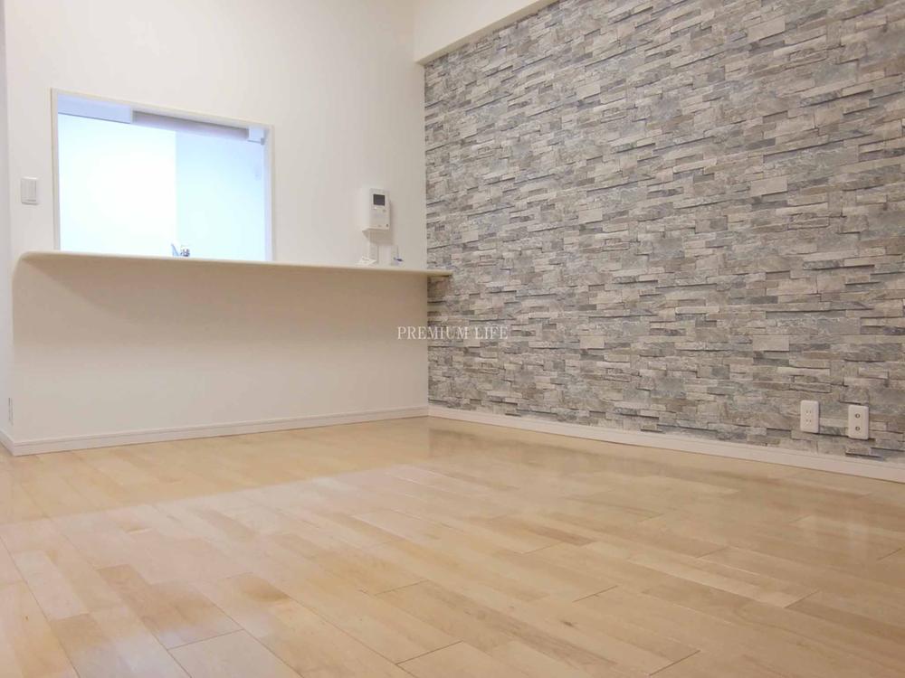 Living. It is comfortable in the wall of the eco-carat