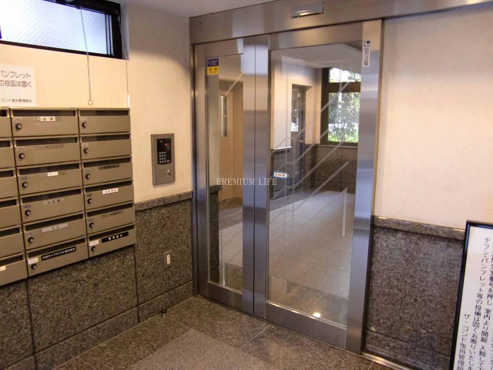 Other common areas. Mailbox + Auto-lock