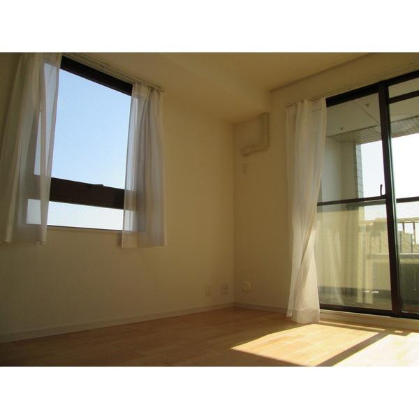 Non-living room. Southeast side Western-style