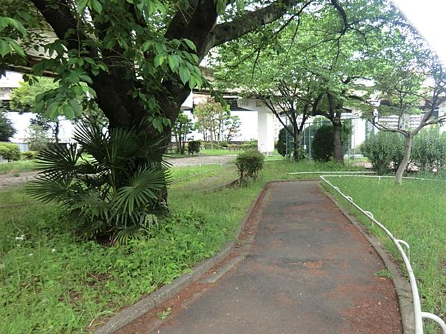 park. 1145m to Tsutsumidori park