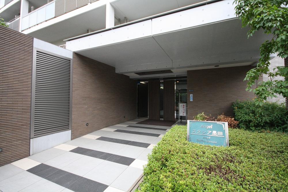 Entrance. Local (September 2013) Shooting