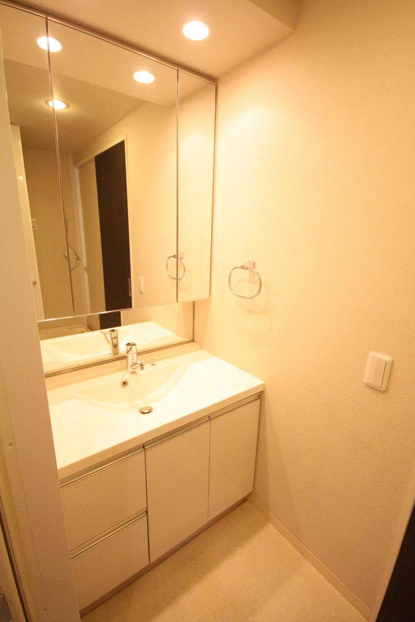 Bathroom. Indoor (September 2013) Shooting