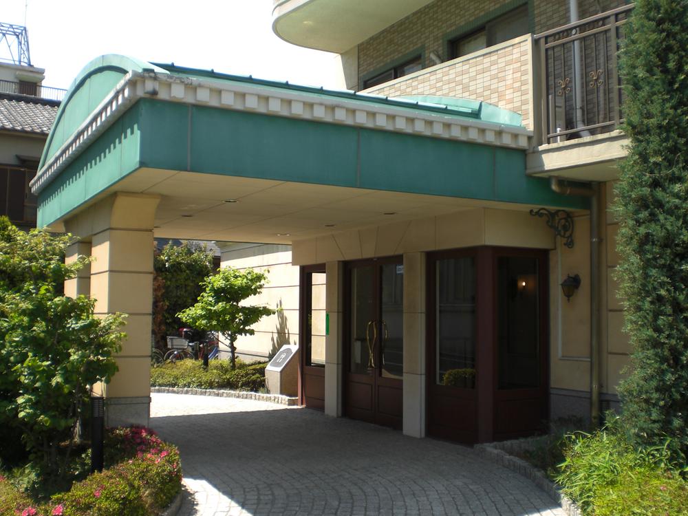 Entrance. Common areas