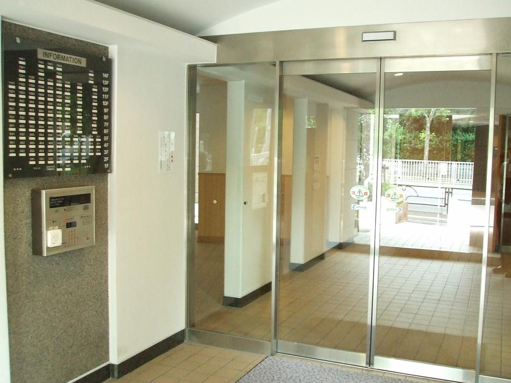 Entrance. Common areas