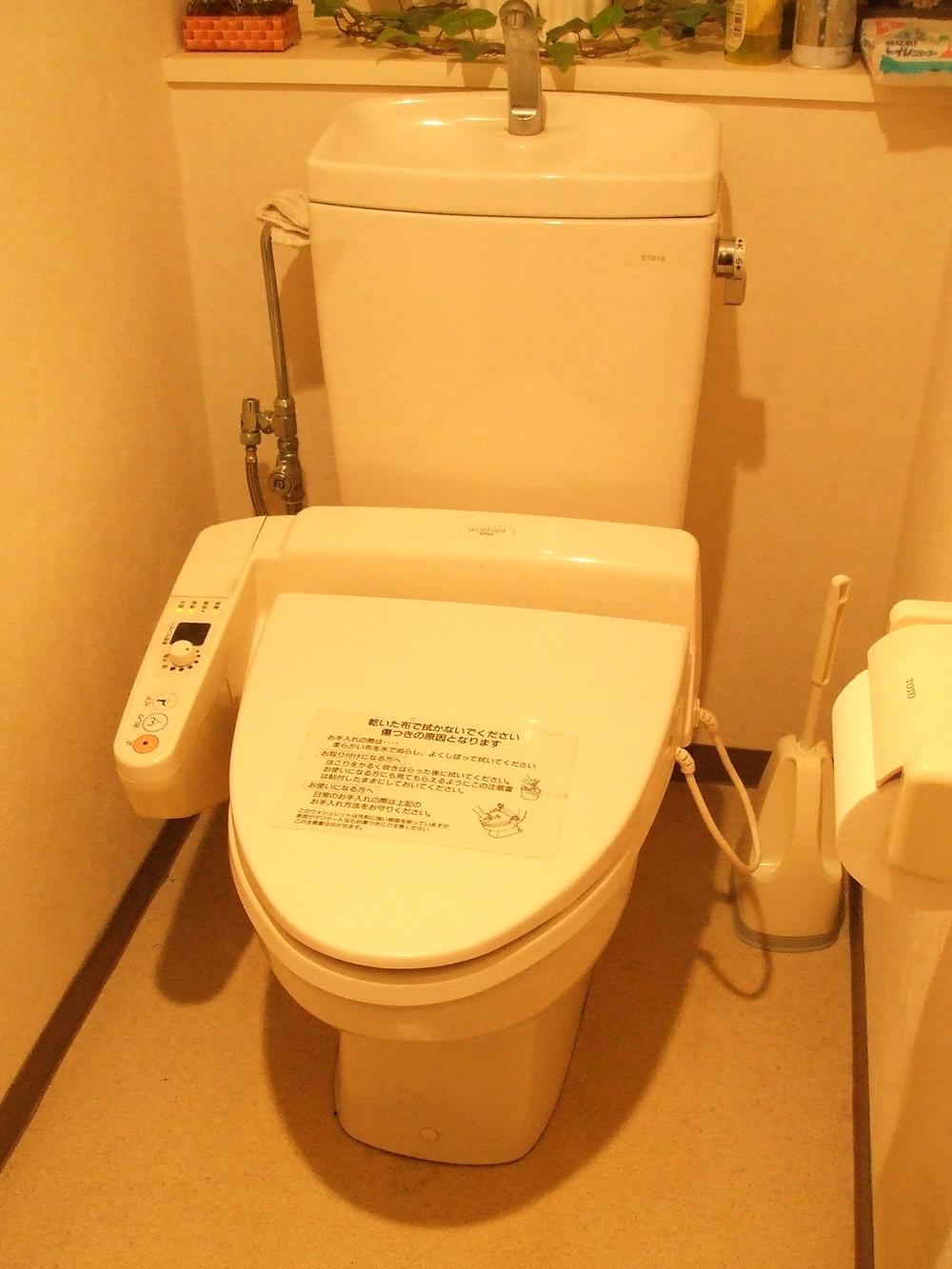 Toilet. Indoor (12 May 2013) Shooting