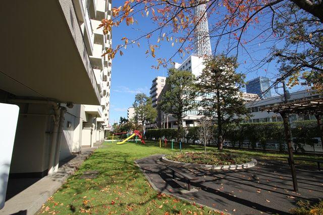 Garden. Mansion entrance next to flower beds