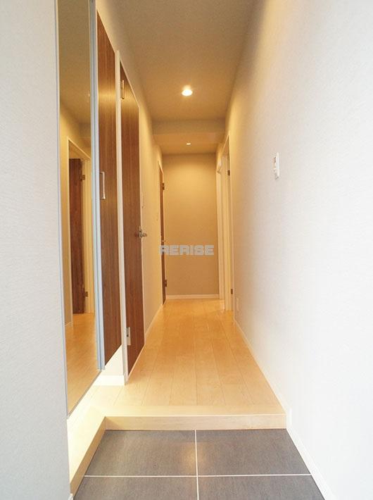 Entrance. Tiled entrance