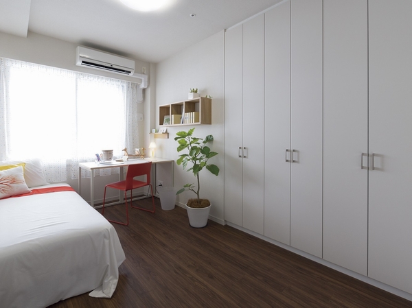 Western-style (2) south there is an opening in the Western-style (2). And triple closet utilizing height-to-ceiling are provided, Easy to be organized in the room