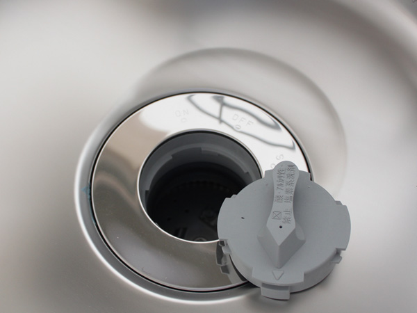 Kitchen.  [disposer] Disposer that can safely garbage from the kitchen. You can keep around the sink clean. (Same specifications)