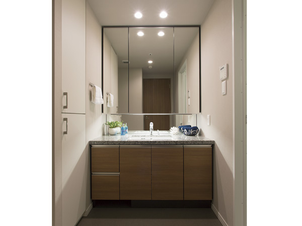 Bathing-wash room.  [Powder Room] (Model Room SA type)