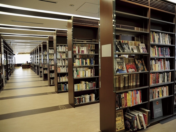 Sumida Hikifune library is in a 1-minute walk (above, About 80m). Near and easy to use. Towing is also the proximity of the 3-minute walk to the elementary school (about 180m)