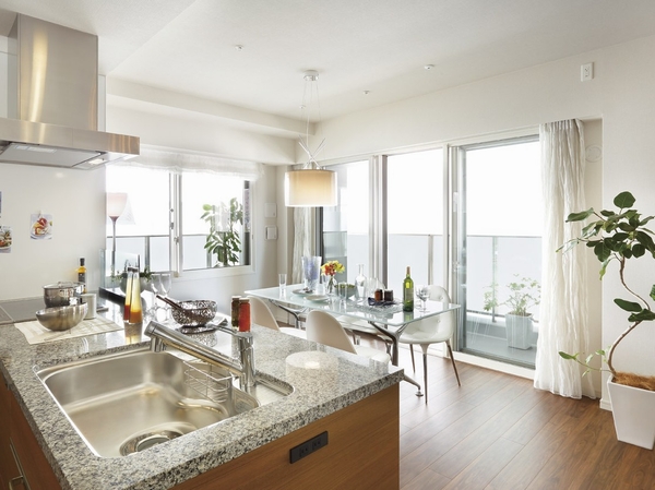 A ceiling height of about 2.55m, living ・ Create a pleasant sense of openness to the dining (SA type ・ Model room of the menu plan, Menu plan is free of charge ・ Application deadline Yes)