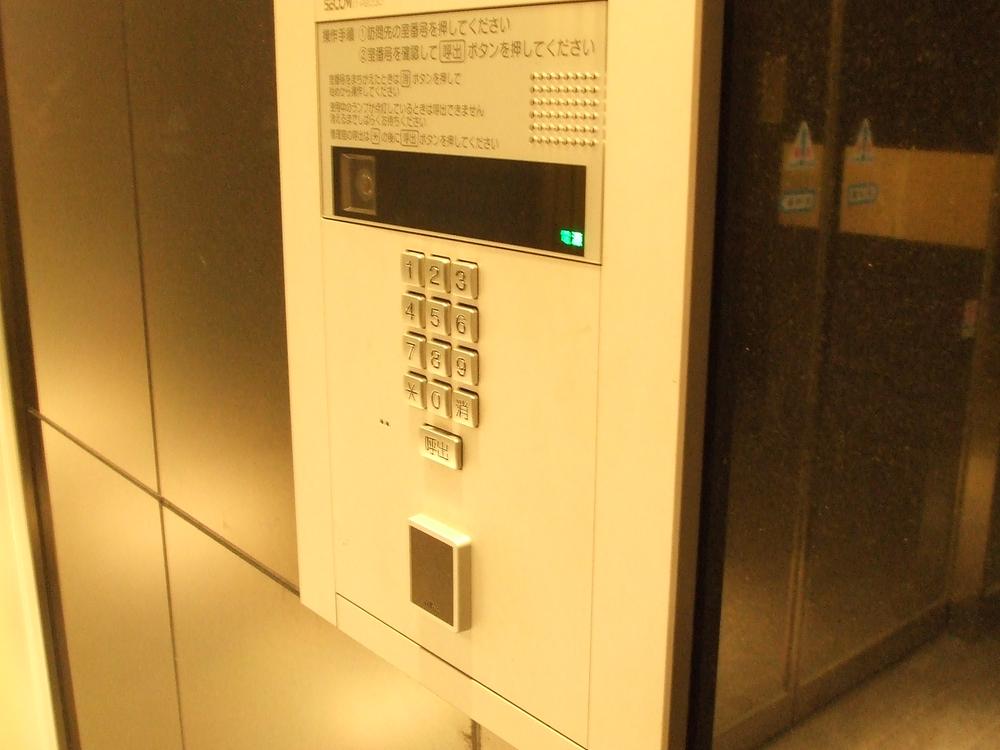 Entrance. Common areas TV monitor with a funnel lock