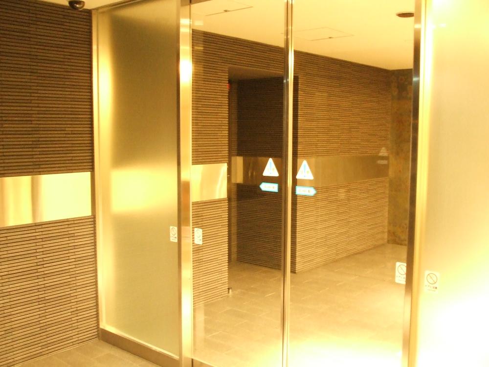 Entrance. Common areas