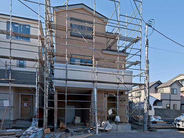 Local photos, including front road. Local (12 May 2013) Shooting