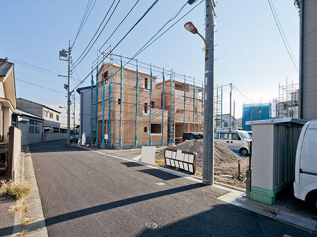Local photos, including front road. 13 family of the future the imitates subdivision children smile overflowing town site (December 2013) Shooting
