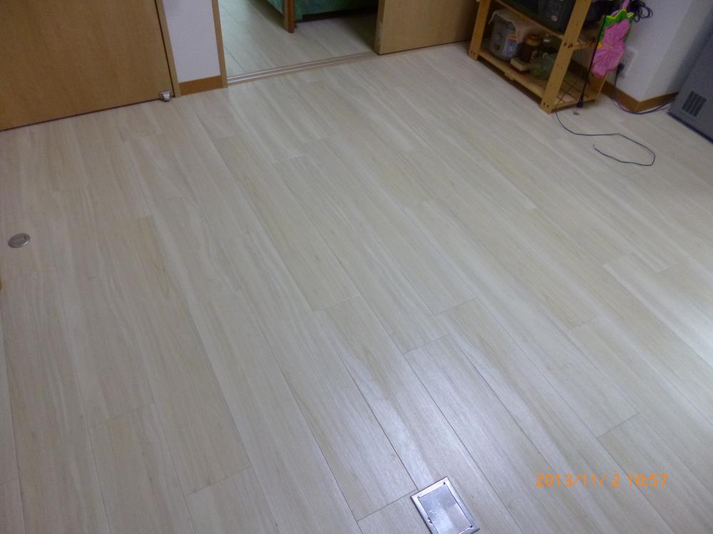 Living. Flooring