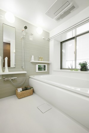 Directions to the model room (a word from the person in charge)