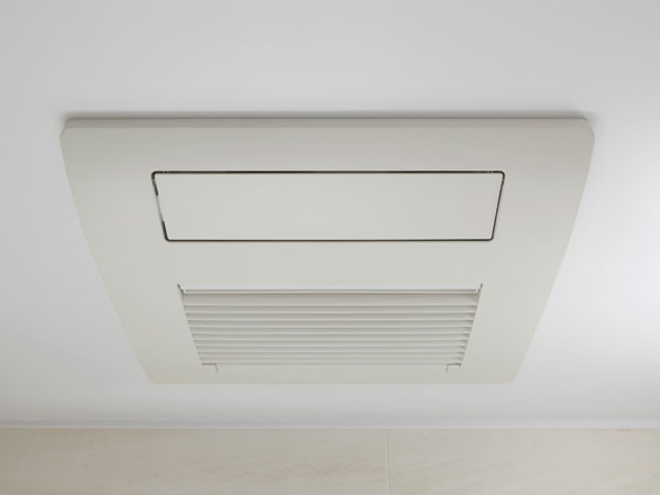 Bathing-wash room.  [Bathroom heating dryer [Gas]] In addition to the rainy weather of the laundry drying, Standard equipped with a convenient bathroom heating dryer also in cold season of bathing before heating.