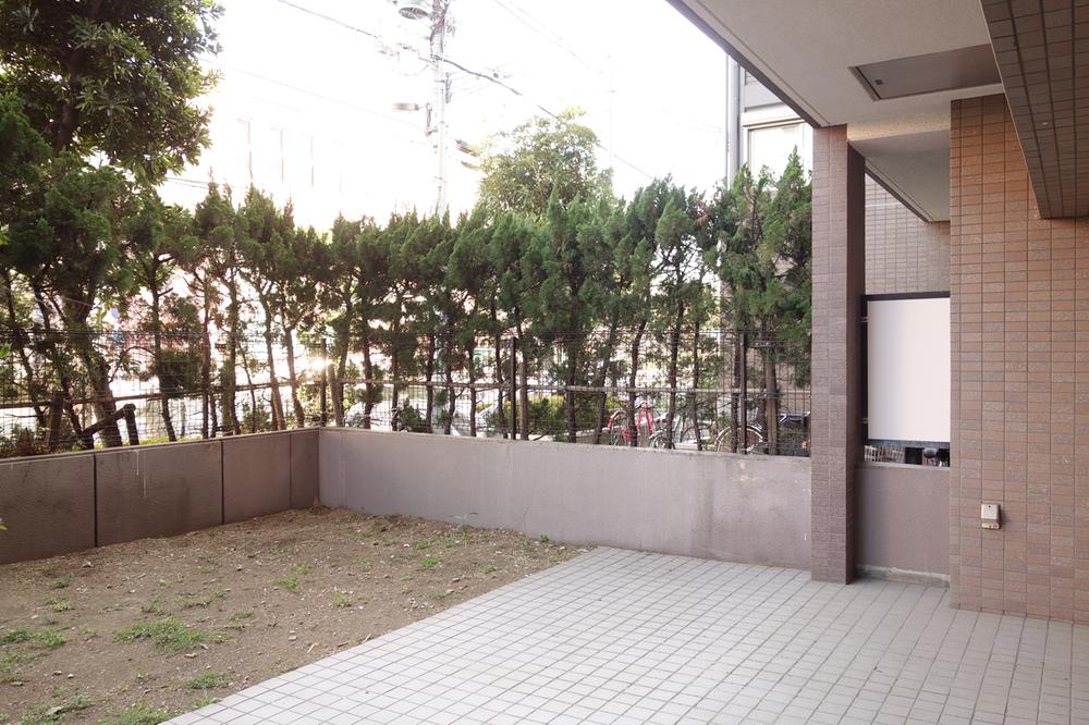 Garden. Local (March 2013) Shooting