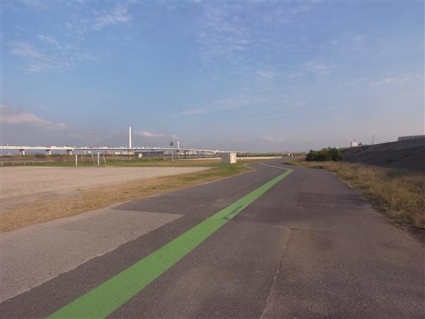 park. Arakawa Yotsugi Bridge parkland up to 100m