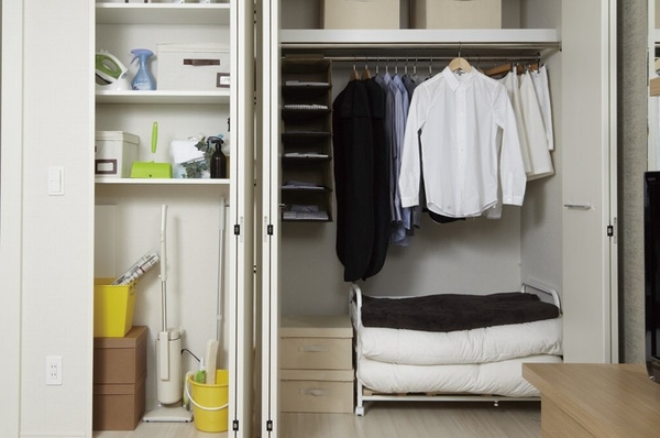 Interior. It was designed to think the size of the futon "FUTON storage"